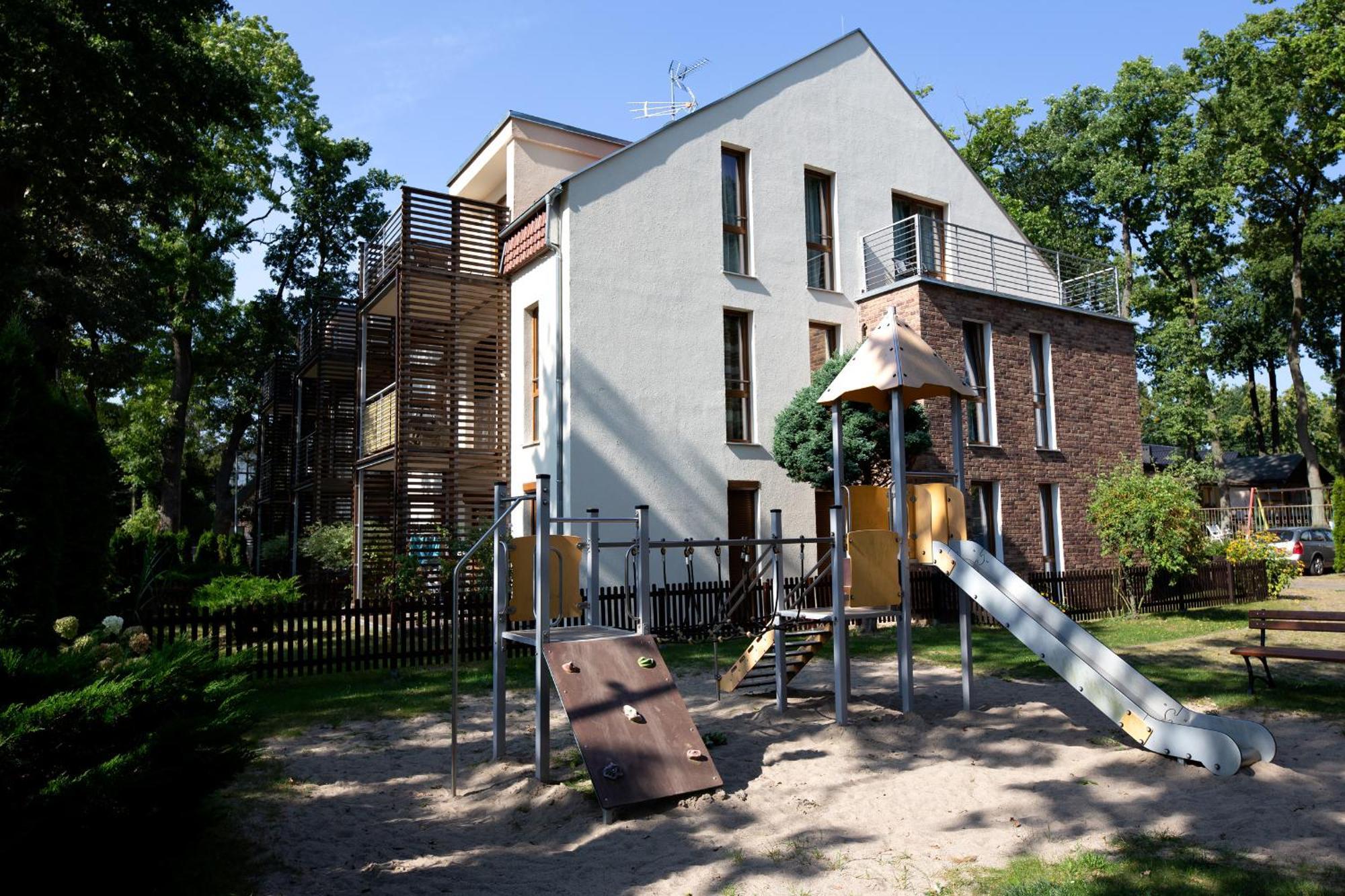 Apartament Ikar Z Wlasnym Ogrodkiem, Bardzo Blisko Morza Rewal Eksteriør billede